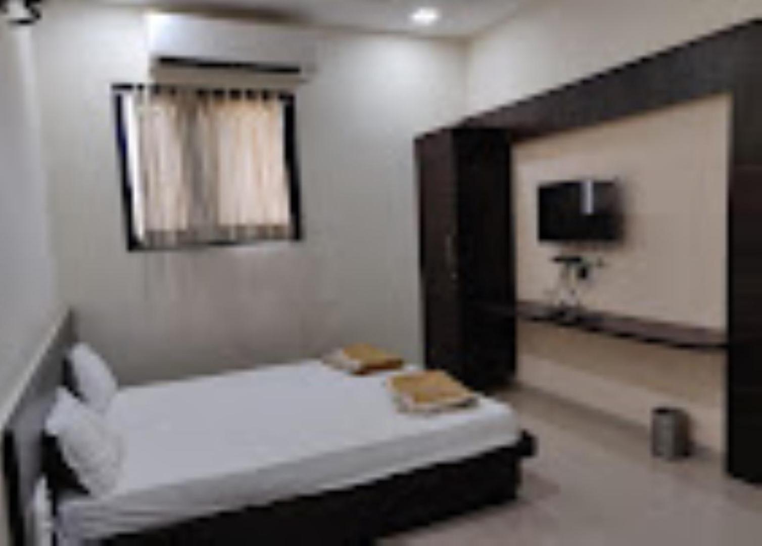 Hotel Rasraj , Dhule Exterior photo