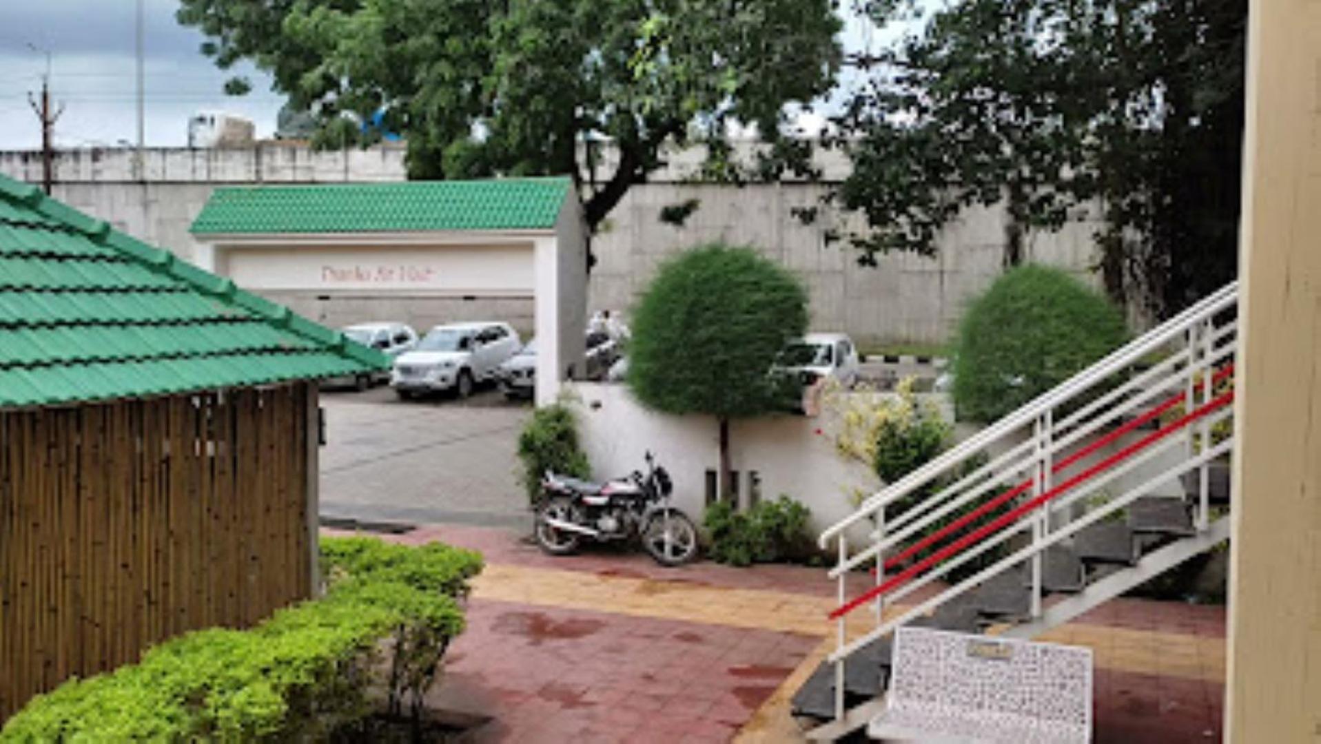 Hotel Rasraj , Dhule Exterior photo